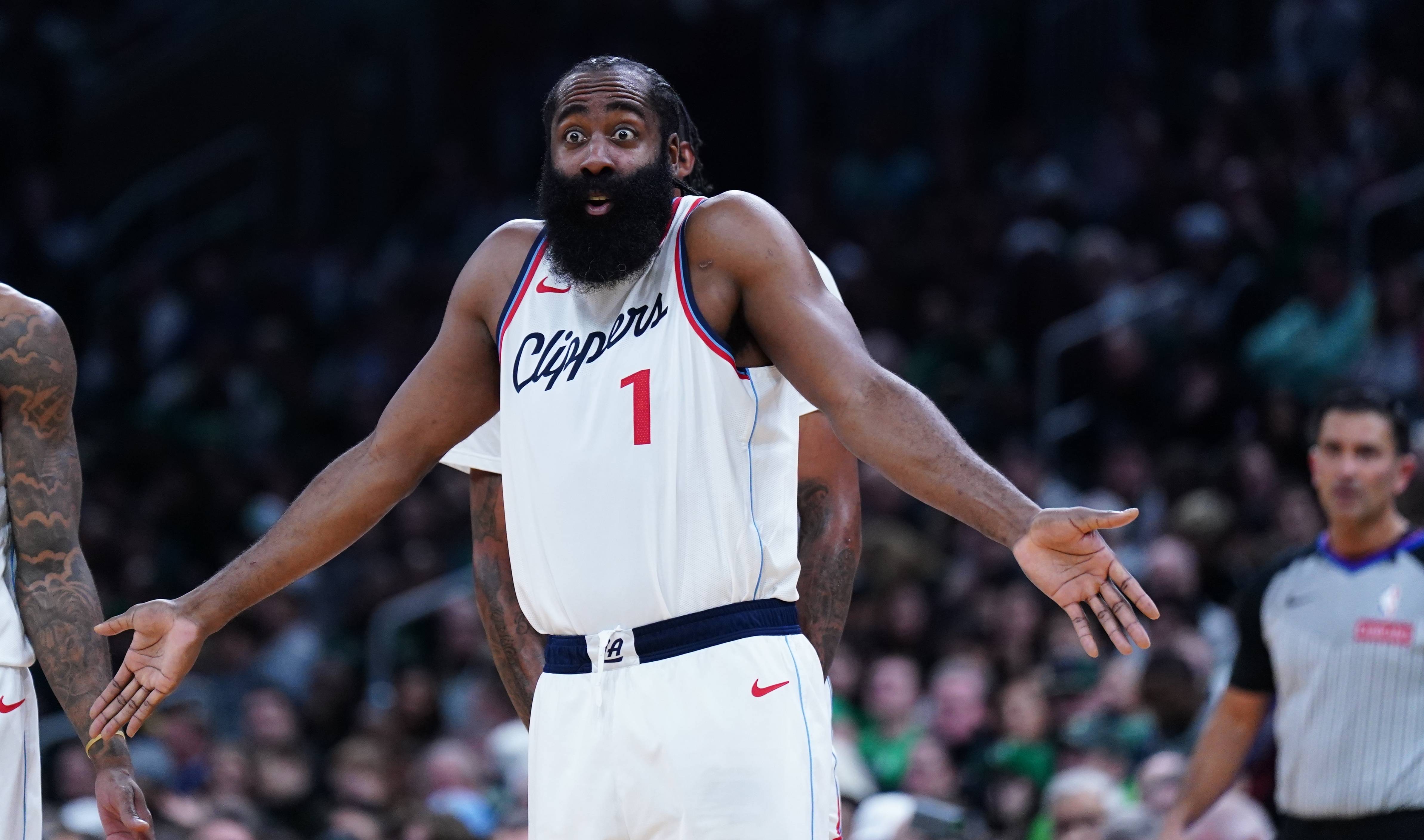 爱游戏体育-哈登重返赛场，出色防守首场状态出色，皇家马德里观众沸腾！