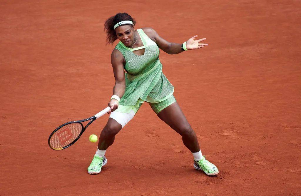 AYX-阿扎伦卡在热火比赛中败北，势不可挡引发热议！的简单介绍